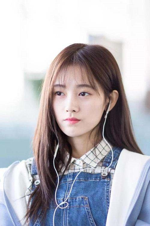 当关晓彤撞上鞠婧祎, 大家都是20岁为何差别太大, 网友: 气质问题