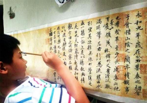 写春联最火三个人：马云造福字，马英九走心，12岁的他却最被看好