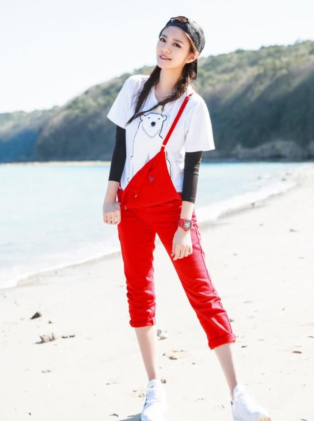 安以轩机场秀腿，杨幂李溪芮都要靠边站，我要吹爆这“美人腿”！