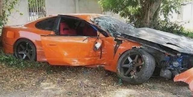 和尚开改装跑车出车祸，说了7个字引起众怒，救护人员都不想救他