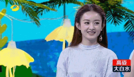 两个小揪揪的唐艺昕看起来最多18！