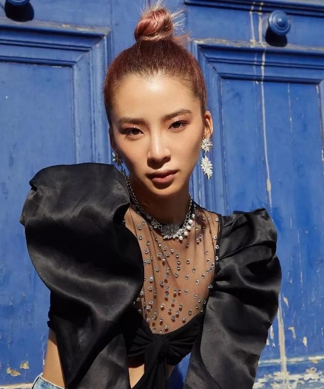  【情敌】长脸、男相却仍然甜美娇憨，她曾是全球女性的情敌...