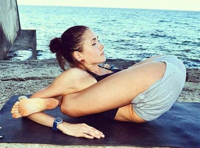 5个瑜伽动作，循序渐进，纤腰瘦腹，重塑迷人的小蛮腰