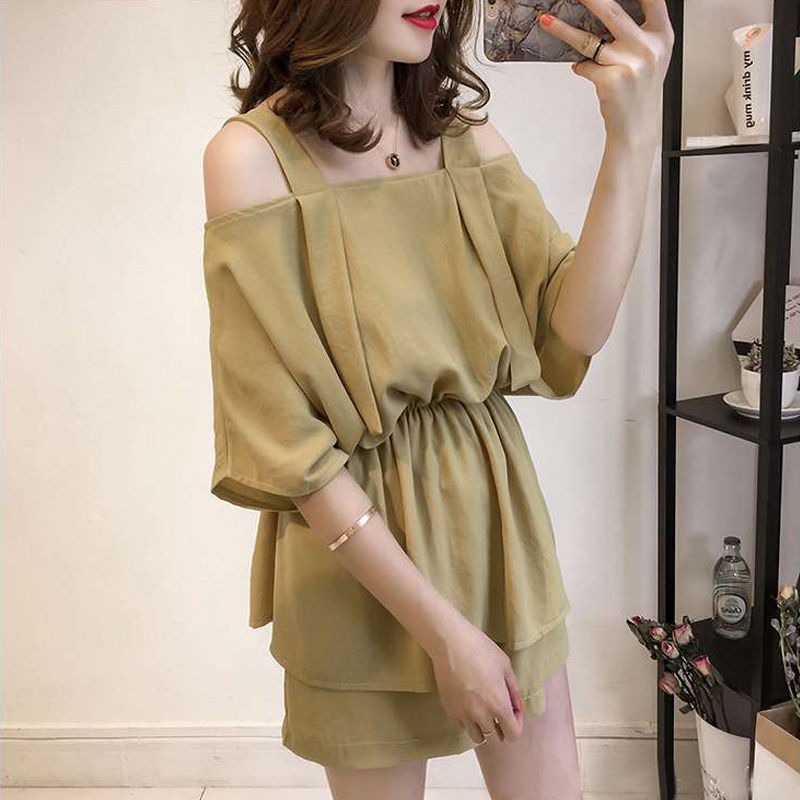 45岁媳妇太会打扮!上身紧身显胸衣+高腰裙，男人喜欢女人嫉妒