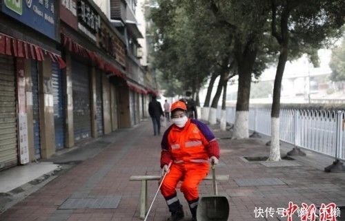  #人影难觅#湖北宜昌街头：橙色的坚守