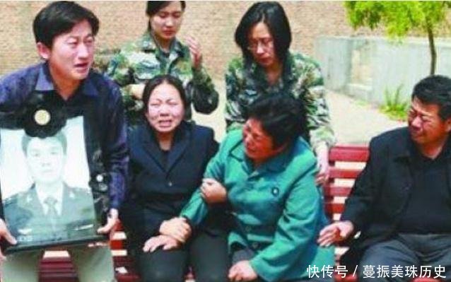 生死一刻！28岁飞行员1.1秒救4000人壮烈牺牲，追悼会上补办婚礼