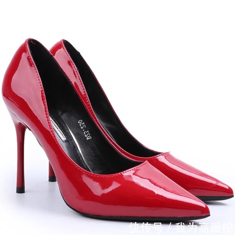 闪亮又性感的酒杯跟尖头高跟鞋，性感的女人都有一双