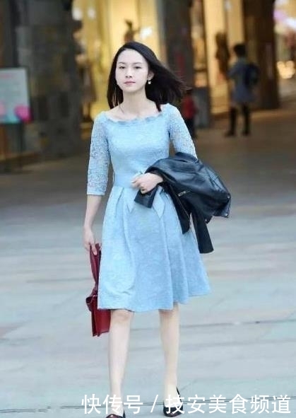 【美女】美女街拍身材曼妙的小姐姐,紧身裙的穿搭,美得更青春