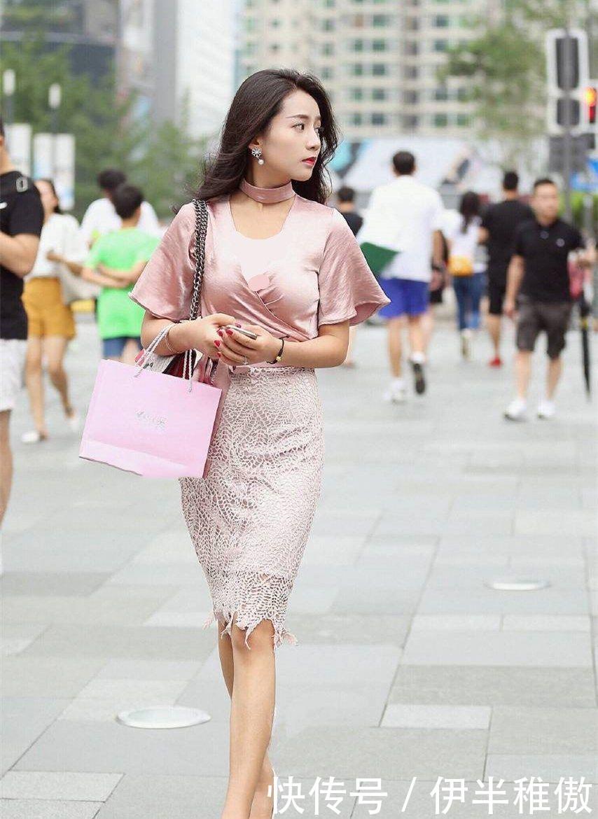  『女人味』炎炎夏日，穿裙装的美女搭配高跟鞋最有女人味