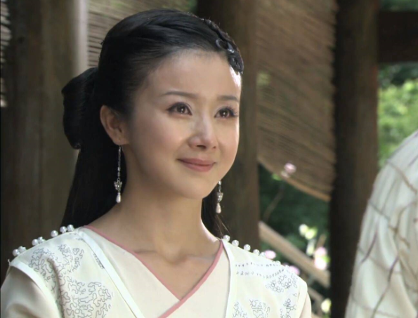 一边哭一边笑的古装女子,蔡少芬哭的让人心疼,郭珍霓表情复杂