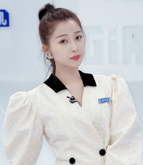 『孟子』《一年级》终于火了！虞书欣选秀走红，孟子义招黑，成毅新剧呼声高