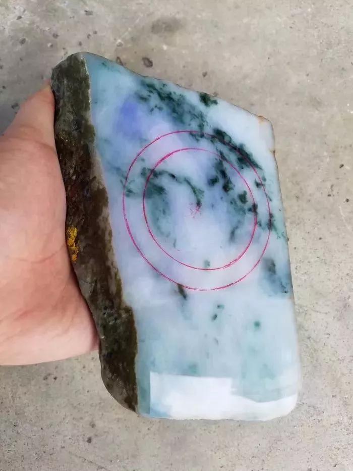  原石■幸运降临，花5万买下的原石，切开后竟是冰种三彩手镯，特