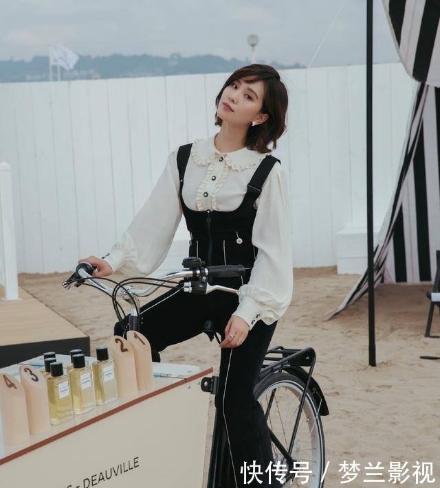 『 开叉』穿蓝色开叉长裙秀美腿，宁静淡雅，刘诗诗真的是“气质女神”