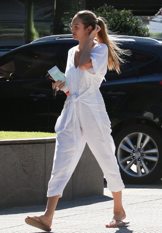 糖糖生完孩子一个月恢复超模身材，穿得下这身衣服简直不可思议！