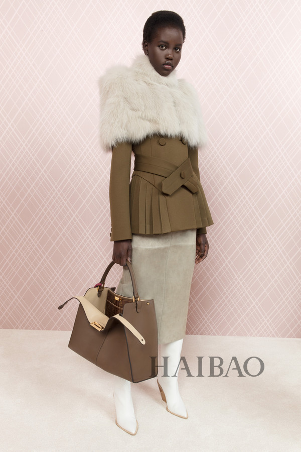 芬迪 (Fendi) 推出Peekaboo X-Lite系列手袋