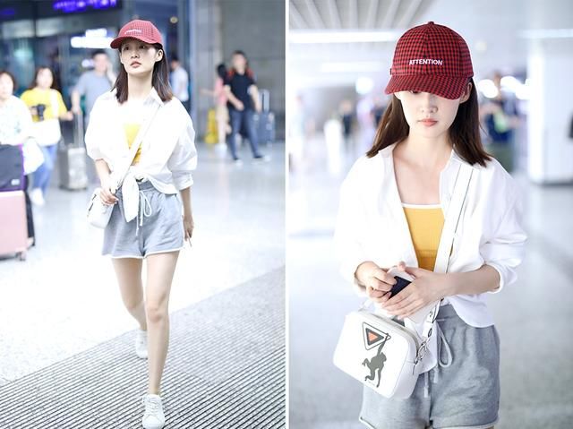 立秋不考虑下叠穿?李沁造型简单粗暴,王菲刘雯用裙子大做文章