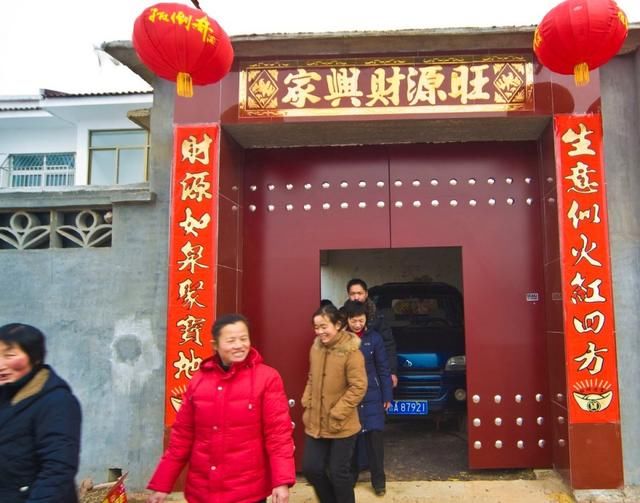 在农村，过年兴起“伪富”风气，明明没赚到钱，为啥要装大款？