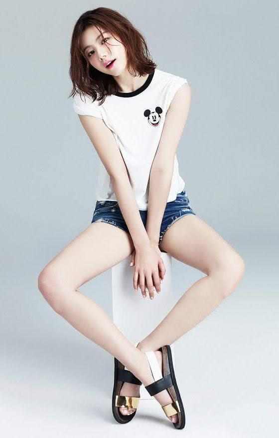 紧身裤从视觉上就能营造一种清新的感觉，都能搭出你想要的风格