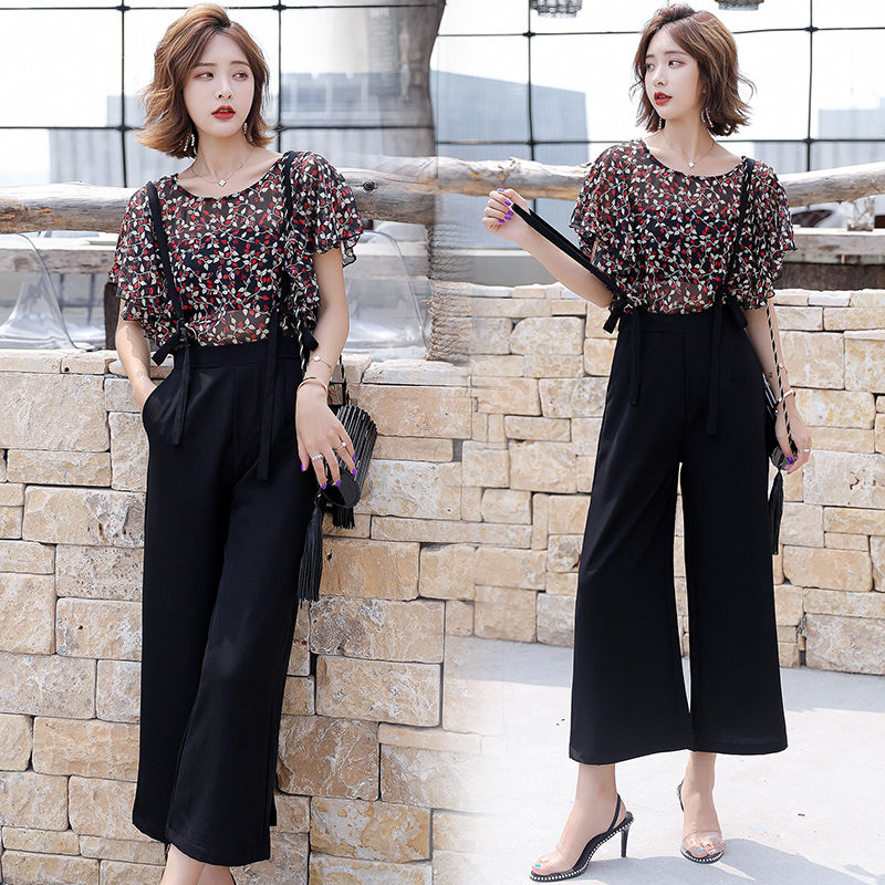 越来越多的女人不穿裤子了，初秋连体衣超有女人味，男人为之着迷