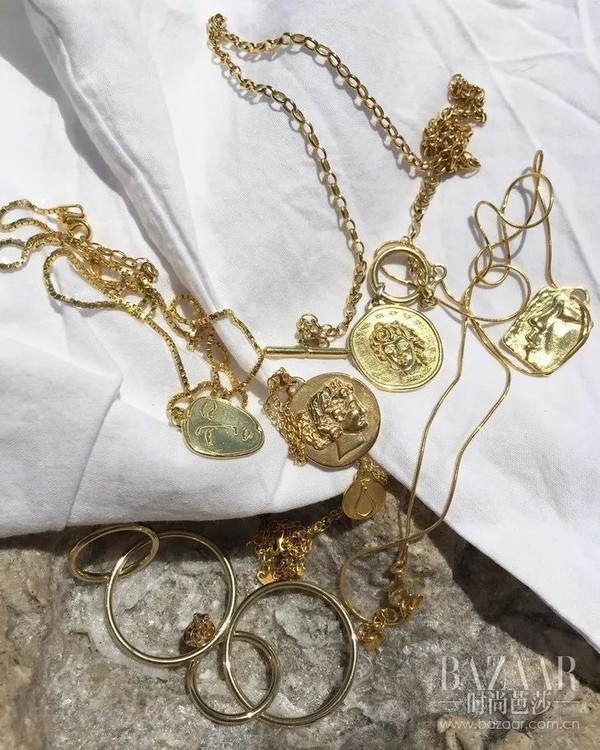 好闺蜜的钱币项链爆红 我也默默加进了购物车里！