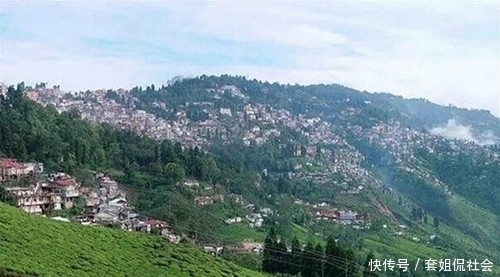 火车从平原攀上了喜马拉雅山,印度人称它是伟大的铁路