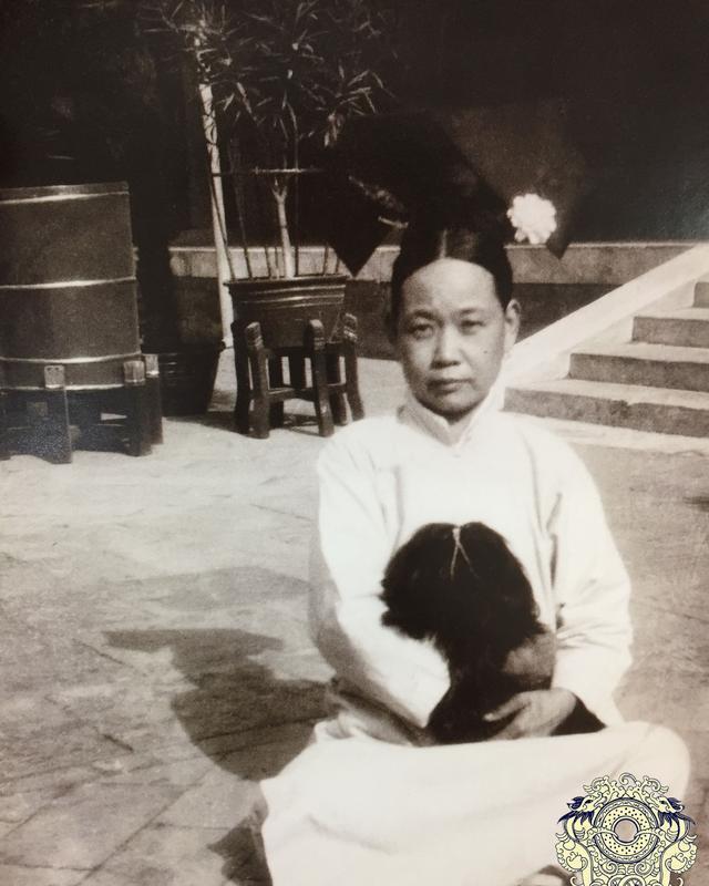 「漂亮」直击清朝宫女的真实容貌:图二是慈禧身边的两姐妹,图七清秀漂亮