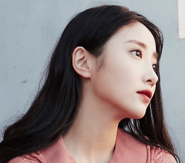 许梦圆甜美写真,邻家少女,容貌甚美