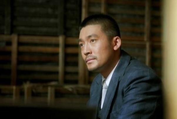  『江珊』52岁江珊老公近照，小自己15岁，比靳东还帅气，女儿长得很漂亮