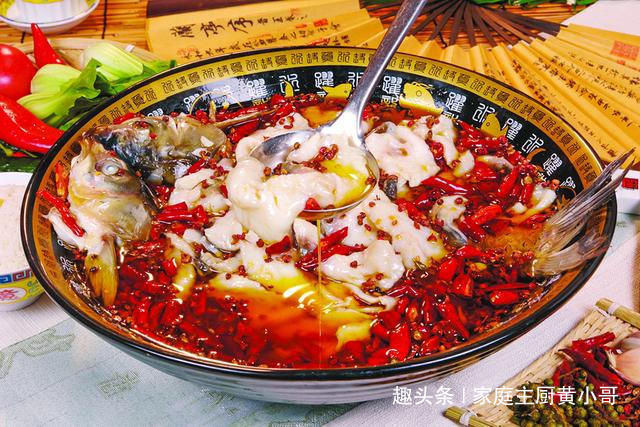  「详细」爱吃水煮鱼不会做，大厨详细教你做法步骤，20块钱本钱够全家人吃