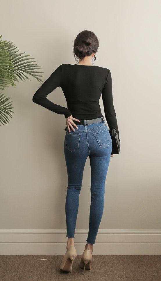 紧身裤让你柔美曲线与翘臀很显魅力，时髦更凸显时尚