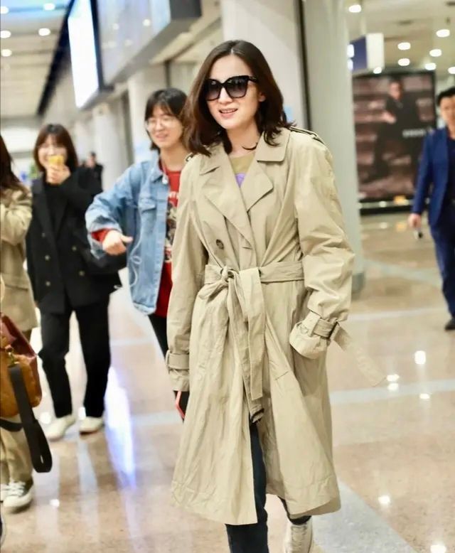 『来特别』宋佳敢晒高清未修图, 脸上坑洼不平还有黑眼圈, 反而漂亮!