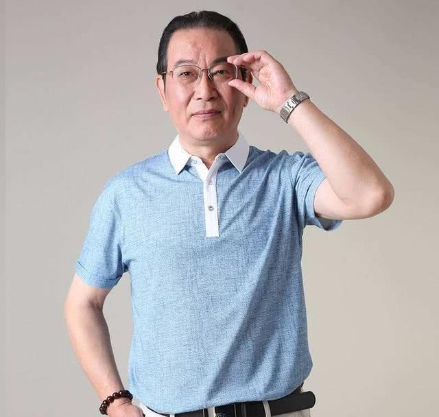  「舒适」老土的polo衫重回时尚圈，舒适又百搭，时髦星人都在穿