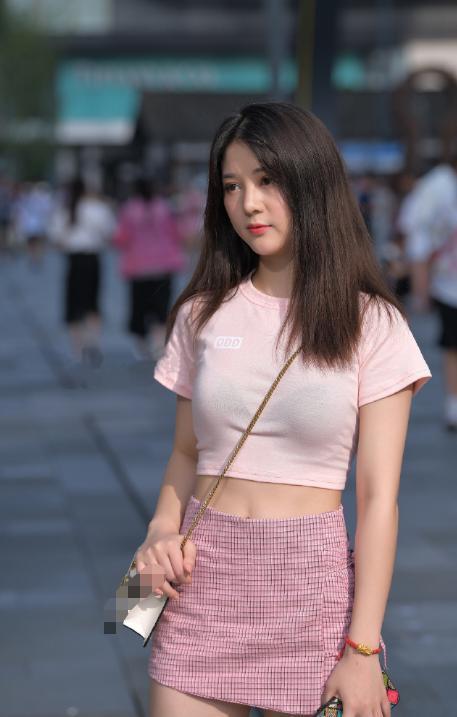  [适合]粉色更适合白皙的妹子，还真是这样，更显“嫩”