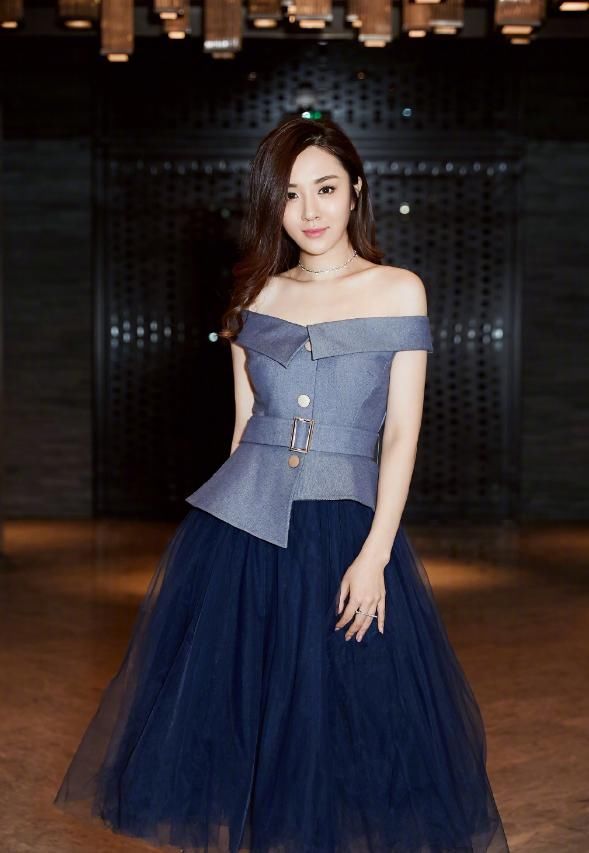 娄艺潇和王晓晨大撞衫，网友:打过针和没打针的脸果然不一样