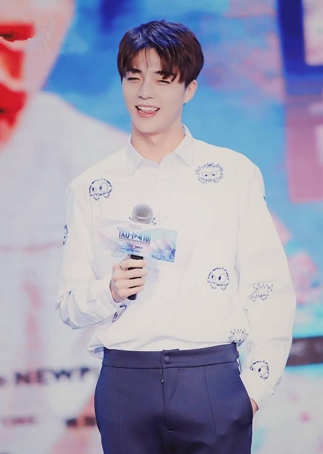 这款发型这么流行?易烊千玺班上好多同学都留，胡先煦也很偏爱!