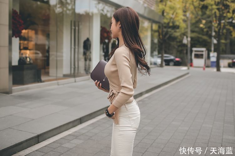 时尚街拍，高颜值小姐姐身材曼妙迷人，秀出女性优雅气质