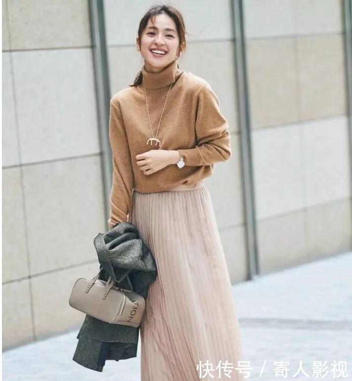  『穿搭』成都街拍：原来这些小个子美女穿衣显高的秘诀是这个！