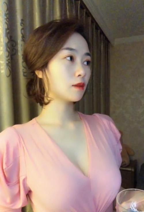 清纯:已过30的轻熟美女,清新气质肉眼可见,温婉不失清纯!