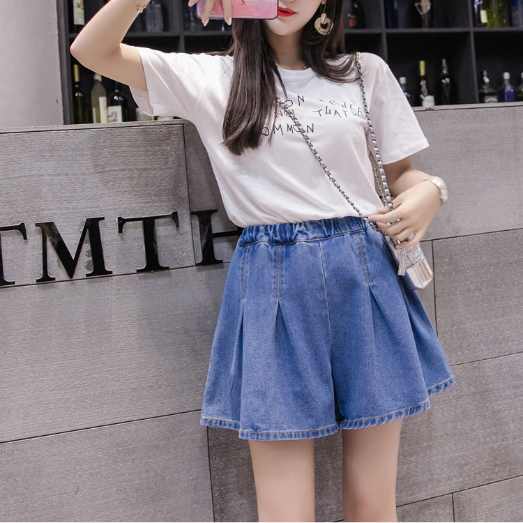 下半身胖,别穿紧身裤,尴尬!看:这么穿,不松不紧,美得刚刚好