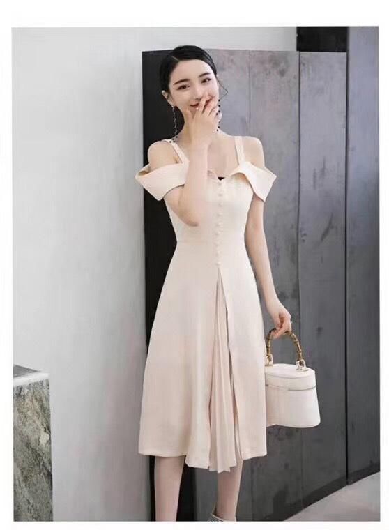 2018新款吊带抹胸压褶礼服裙，上身浪漫性感，优雅大气名媛范十足