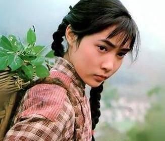 #表演#演艺圈第一个嫁到国外的女明星，如今混血女儿进演艺圈，颜值超高