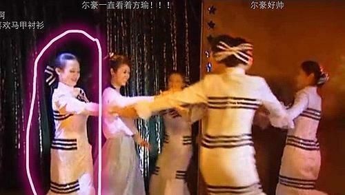  #濛濛#重温《情深深雨濛濛》：孙俪为赵薇伴舞，人群中最耀眼