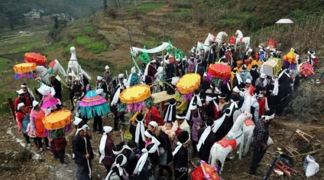 在农村，办丧事时出现这两种让人气愤的现象，真该有人管管了