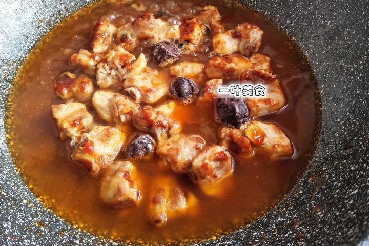 很多人不知道，炖排骨加上它，去腥解腻，好吃翻倍，盘都舔干净！