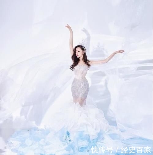 低俗:微透长裙勾出好比例,性感又不低俗,张天爱的“夹腿站”美到犯规