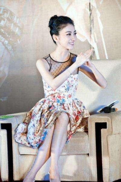 景甜方辟谣领证 看了这样的坐姿 张继科真的是有福了！