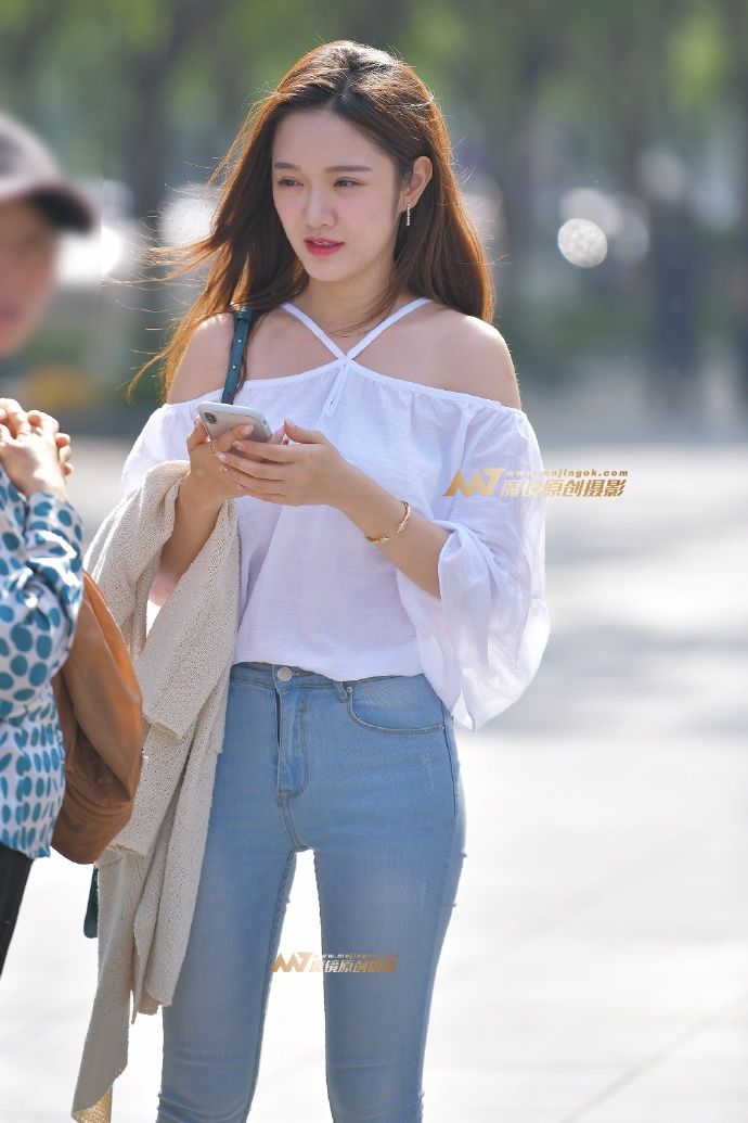 清新可人的牛仔裤小姐姐