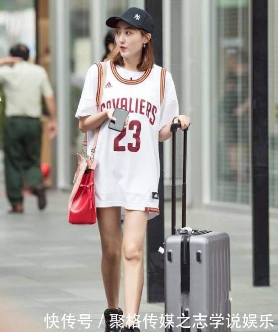 性感街拍：图2的小姐姐优雅迷人，最后一图的少妇你征服不了