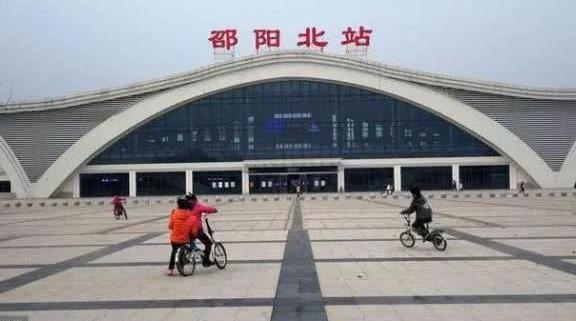 中国最坑的六大火车站，下车后发现自己在农村，离市区上百公里