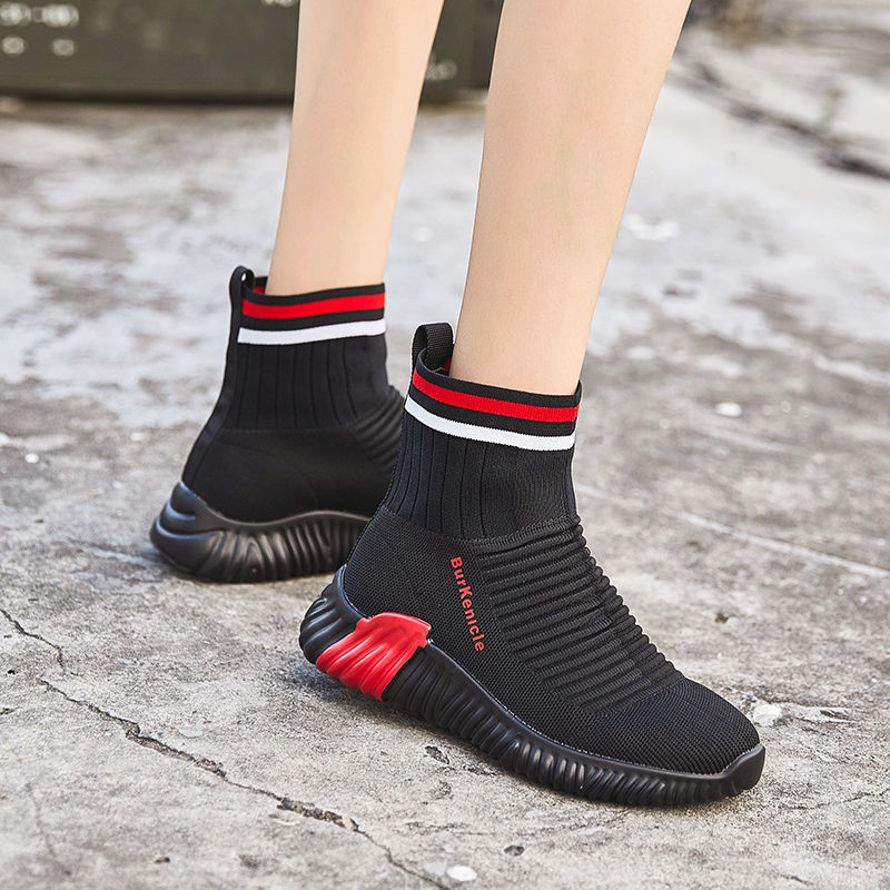 新发现一种:“袜子鞋”，比高跟鞋洋气，比凉鞋百搭，好穿不累脚